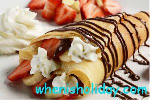 Crepe with cremes and strawberry