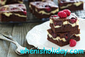 Cream Cheese Brownie with raspberry