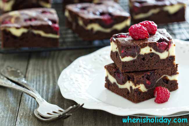 Cream Cheese Brownie with raspberry