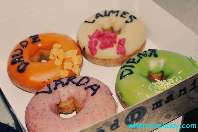 donuts with names