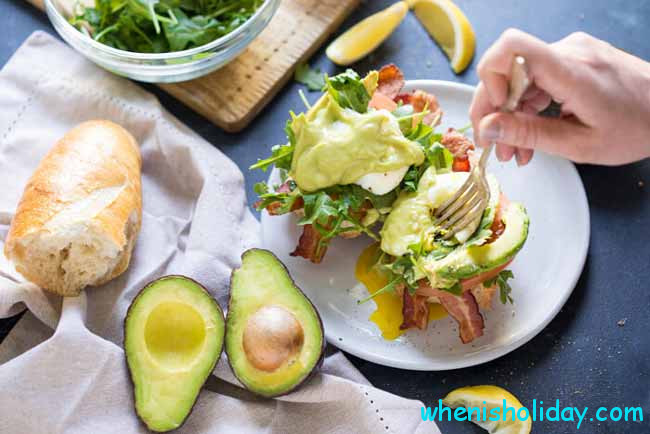 Eggs Benedict with avocado