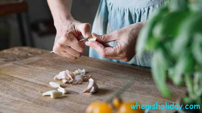 woman peeling Garlic