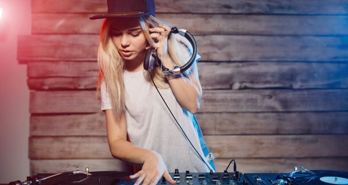 How International Matchmaking Differs from Dating Apps International DJ Day